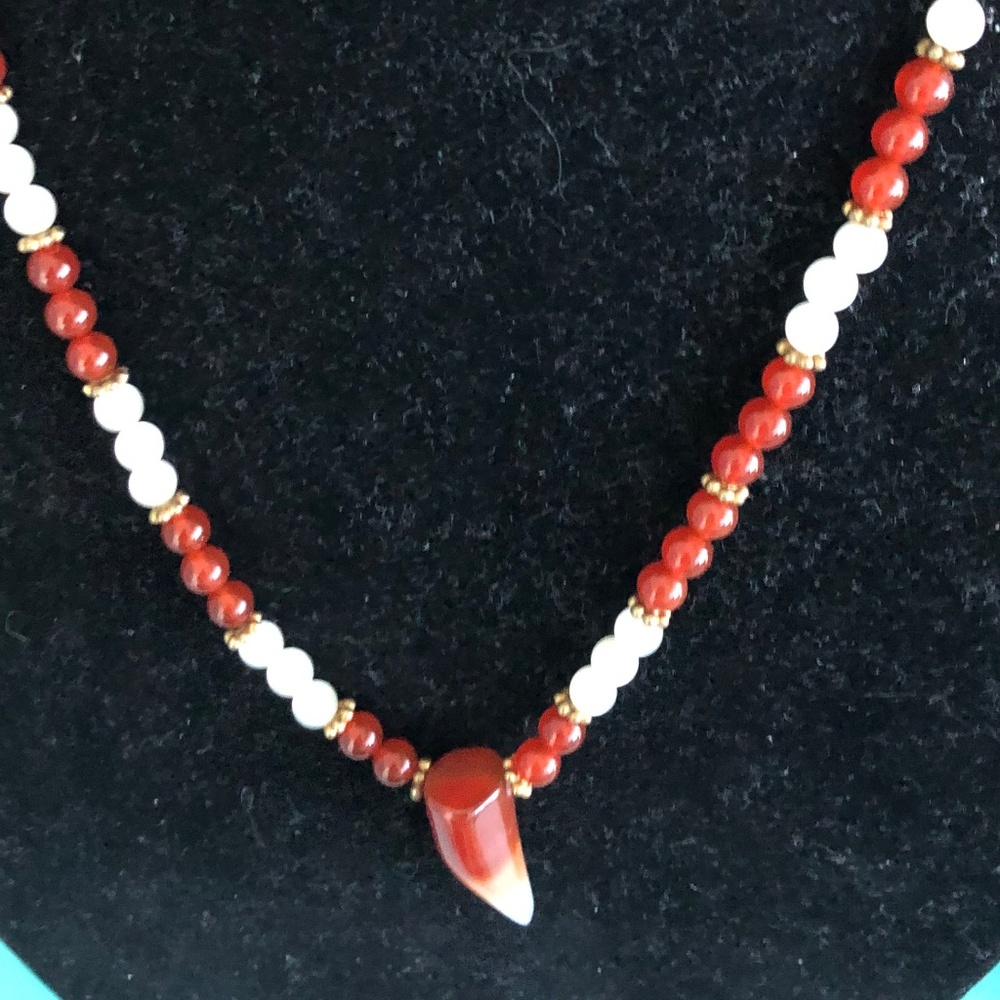 Beaded necklace with horn